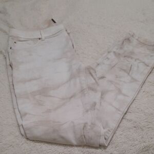Chico's Cream Skinny Jeans with Chic Style